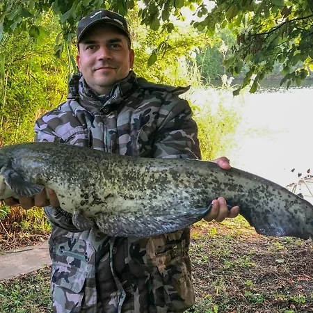 Дом отдыха Popeye Jakuzzis Nyaralohaz Бекессентандраш