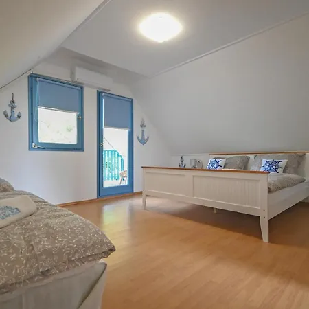 Holiday home Popeye Jakuzzis Nyaralohaz Bekesszentandras