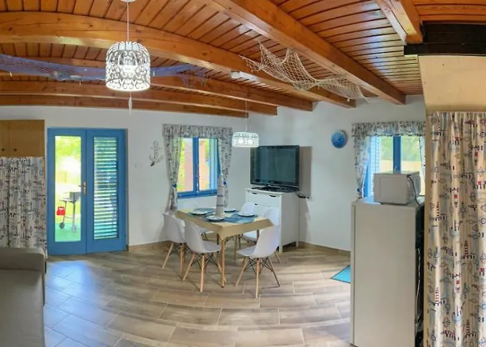 Popeye Jakuzzis Nyaralohaz Дом отдыха