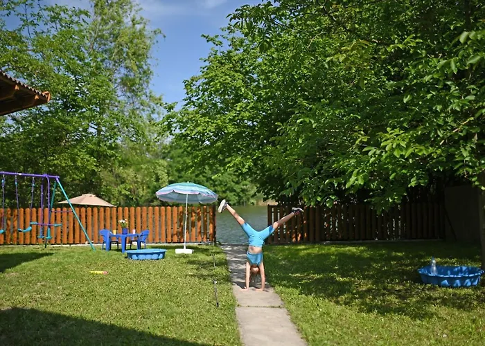 Popeye Jakuzzis Nyaralohaz Дом отдыха Бекессентандраш