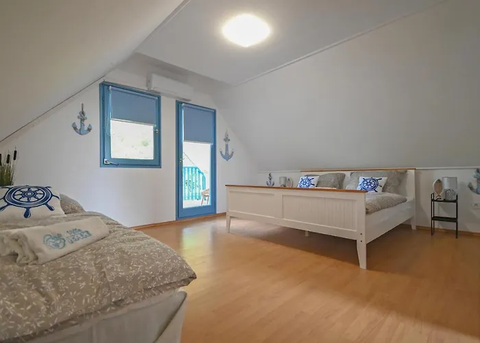 Дом отдыха Popeye Jakuzzis Nyaralohaz Бекессентандраш